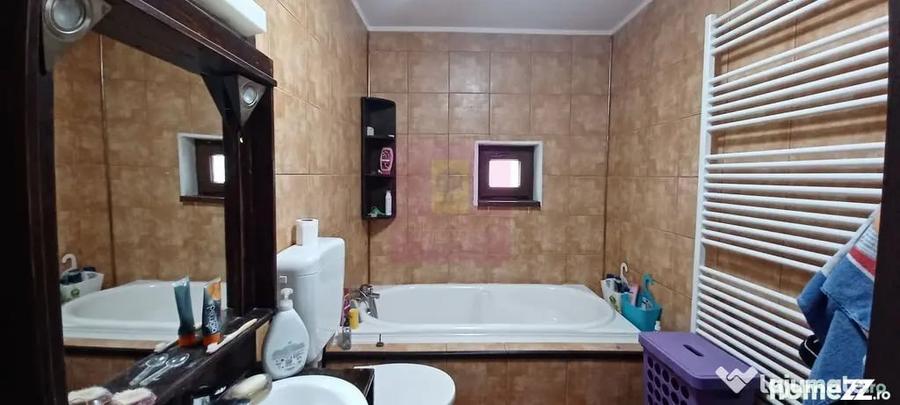 Casă cu 4 camere cu Teren 500 Mp în Săbăreni