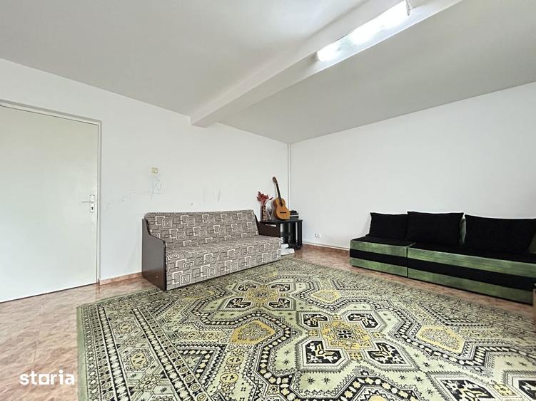 Casă cu 9 camere cu Canalizare în Central