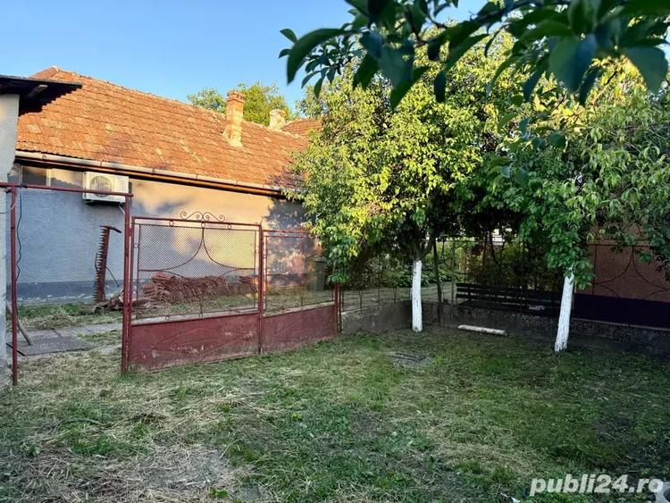 Casă cu 5 camere cu Teren 1180 Mp în Curtici
