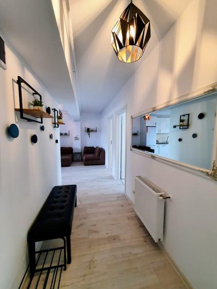 Apartament cu 3 camere decomandat în Central