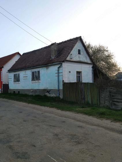 Casă cu 2 camere cu Teren 1100 Mp în Central