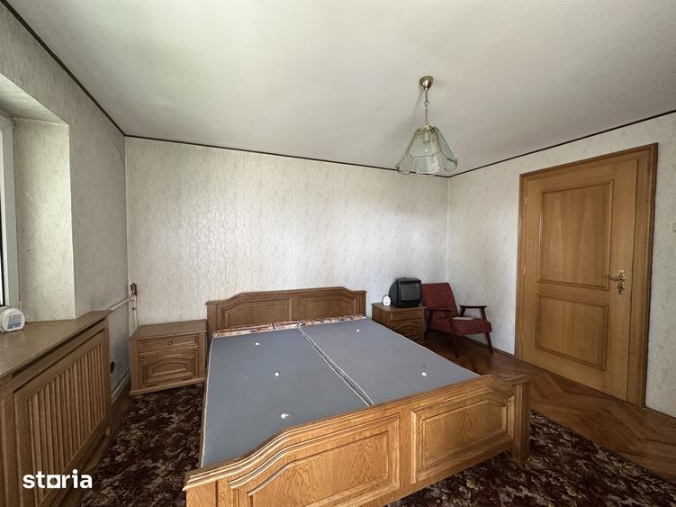 Casă cu 5 camere cu Teren 5000 Mp în Puchenii Mari