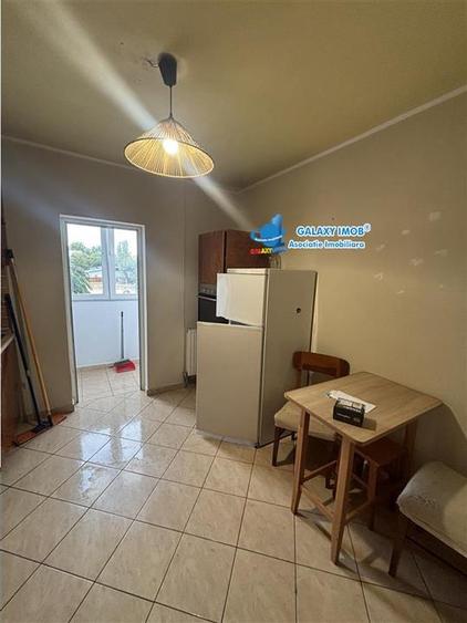 Apartament cu 3 camere semidecomandat, mobilat în Ștefan cel Mare