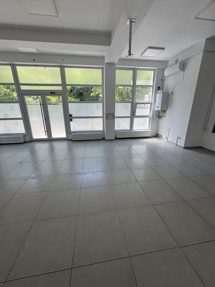 Spațiu comercial, de 90 mp, în Popoveni