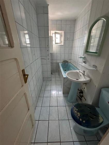 Apartament cu 3 camere decomandat în Câmpineanca