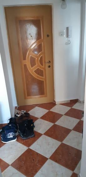 Apartament cu 4 camere semidecomandat în 23 August