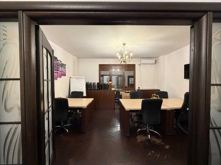 Apartament cu 3 camere, mobilat în Romană