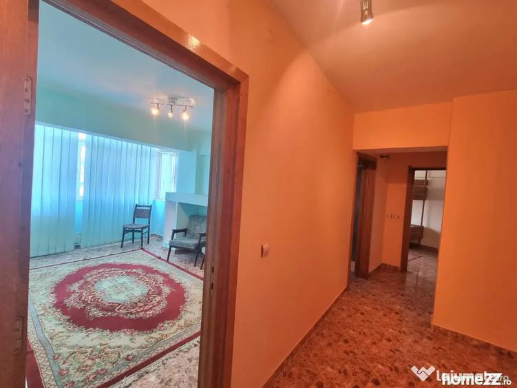 Apartament cu 3 camere decomandat în Republicii