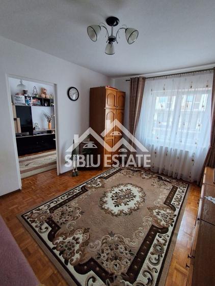 Apartament cu 2 camere semidecomandat, mobilat în Hipodrom 1