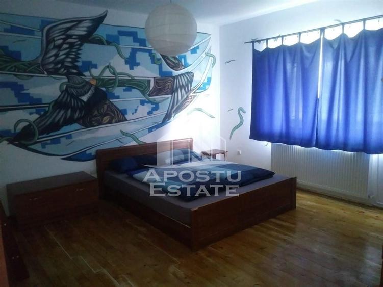 Casă individuală cu 8 camere cu Canalizare în Eșelnița