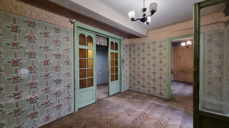 Apartament cu 4 camere decomandat în Calea Victoriei