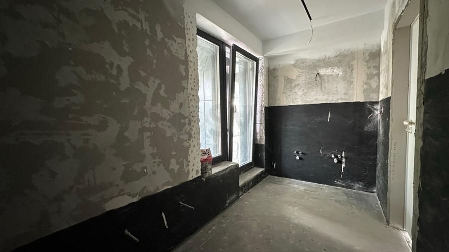 Apartament cu 5 camere decomandat în Parcul Carol