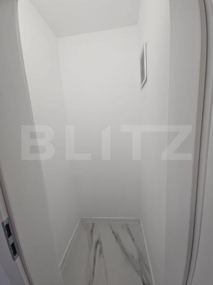 Apartament cu 3 camere semidecomandat în Podu Roș