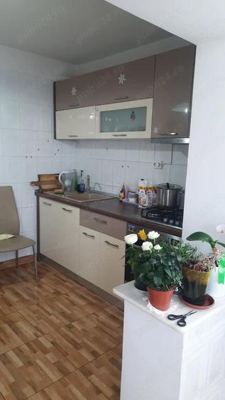 Apartament cu 3 camere decomandat, mobilat în Central