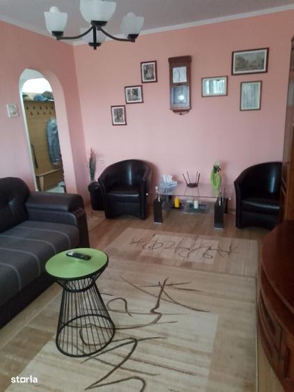 Apartament cu 3 camere decomandat în Obor