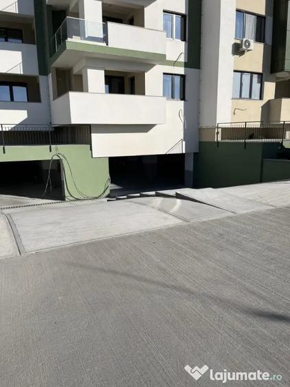Apartament cu 3 camere decomandat în Parc Zăvoi