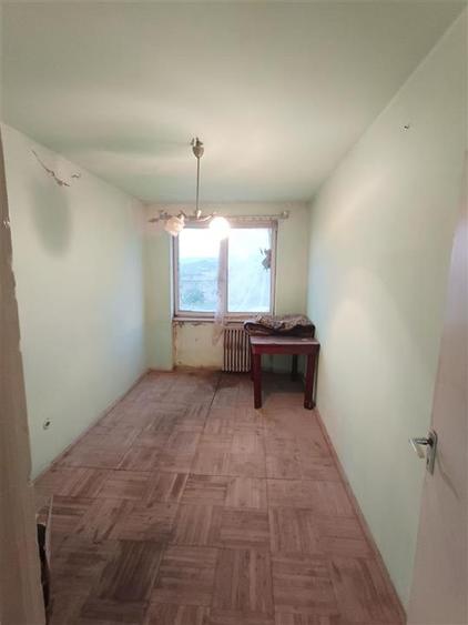 Apartament 3 camere in Moldova Noua - 3