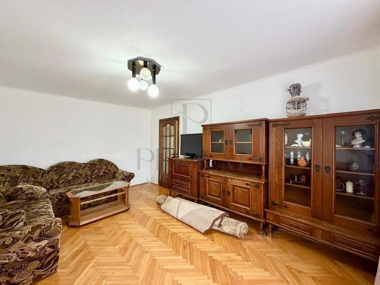 Apartament cu 3 camere decomandat, mobilat în Lipovei
