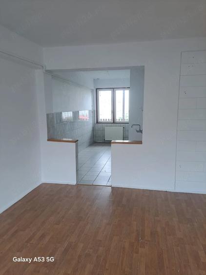 Apartament cu 6 camere decomandat în Central