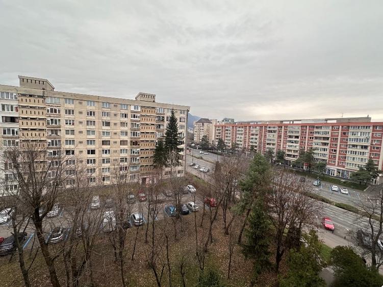 Apartament cu 3 camere semidecomandat în Ultracentral