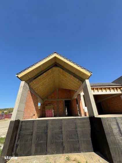 Casă cu 4 camere cu Teren 2700 Mp în Corunca