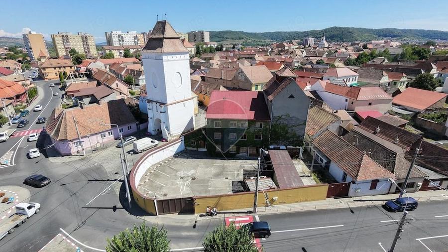 Casă cu Teren 325 Mp în Central