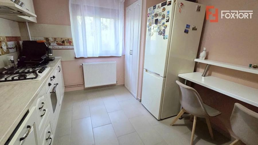 Apartament cu 3 camere decomandat în Torontalului