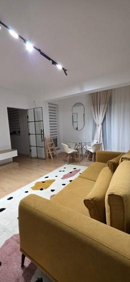 Apartament cu 2 camere semidecomandat, mobilat în Tunari