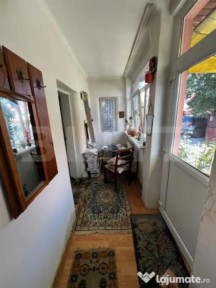 Casă cu 7 camere cu Teren 981 Mp în Central