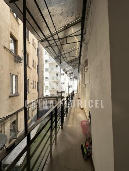 Apartament cu 5 camere decomandat în Calea Victoriei