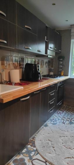 Apartament cu 3 camere decomandat, mobilat în Sebastian