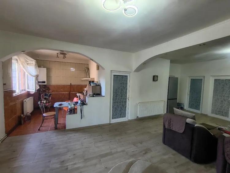 Casă cu 2 camere în Central