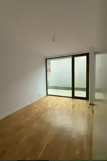 Apartament cu 3 camere decomandat în Știrbei Vodă