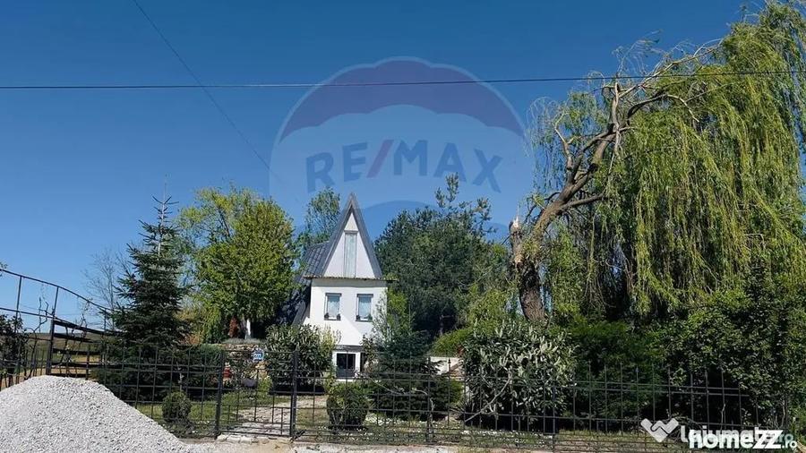 Casă cu 4 camere cu Teren 959 Mp în Lăzăreni