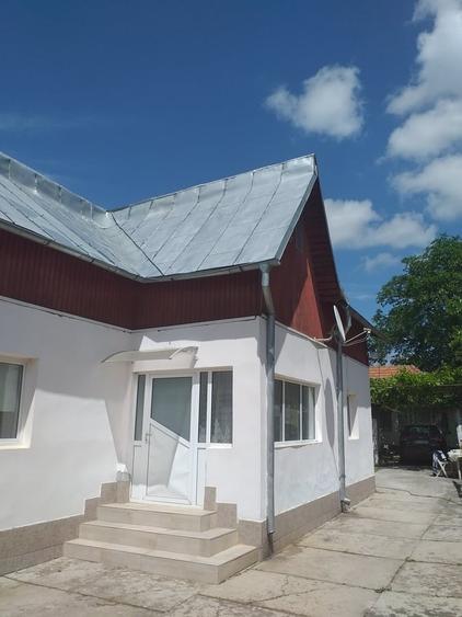 Casă cu 5 camere cu Teren 900 Mp în Central