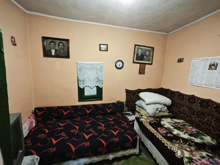 Casă cu 4 camere în Romanu