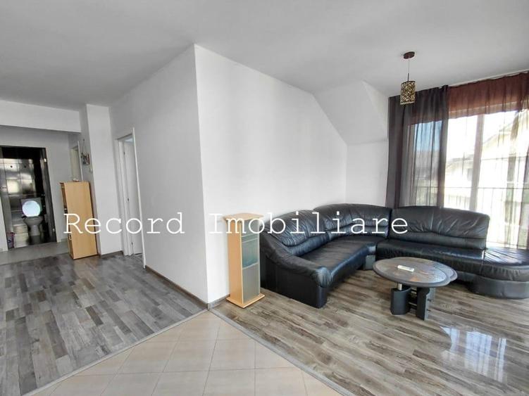 Apartament cu 3 camere semidecomandat în Florești