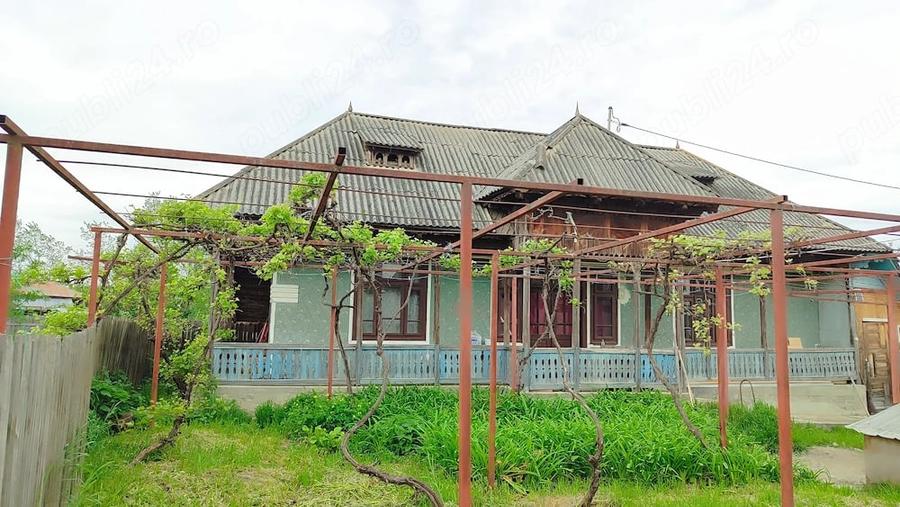 Casă cu Teren 1589 Mp în Căciulești