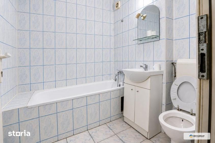 Apartament cu 4 camere decomandat în Central