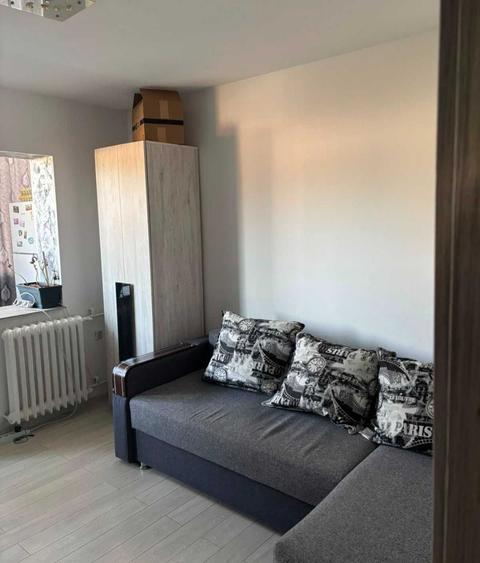 Apartament cu 3 camere decomandat în Exterior Vest