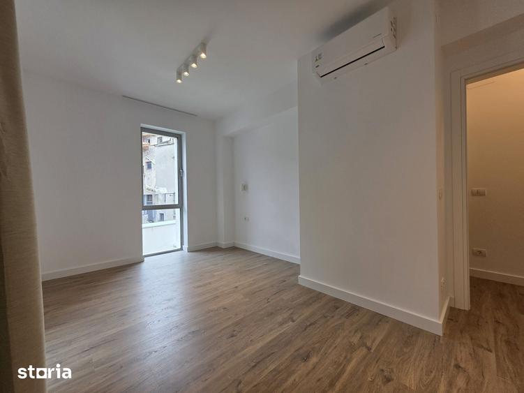 Apartament cu 4 camere în Armeneasca