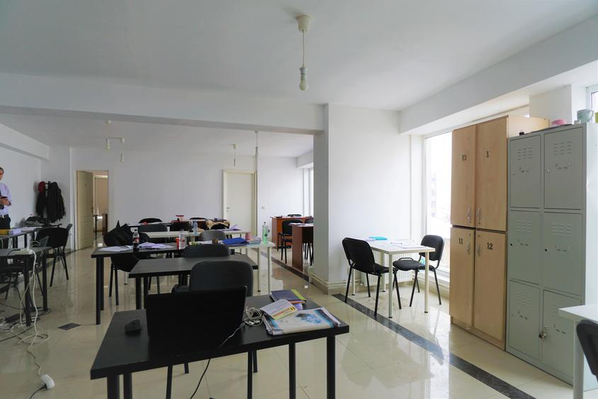 Birou, de 925 mp, în Armeneasca