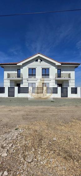 Duplex cu 5 camere cu Canalizare în Săcălaz