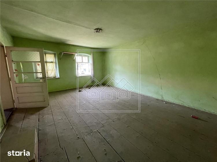 Casă cu 2 camere cu Teren 2162 Mp în Central