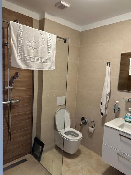 4 camere decomandat  Sisesti, priveliste libera, complex securizat - 4
