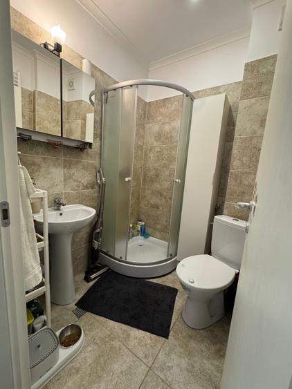 Apartament cu 3 camere decomandat în Roșu