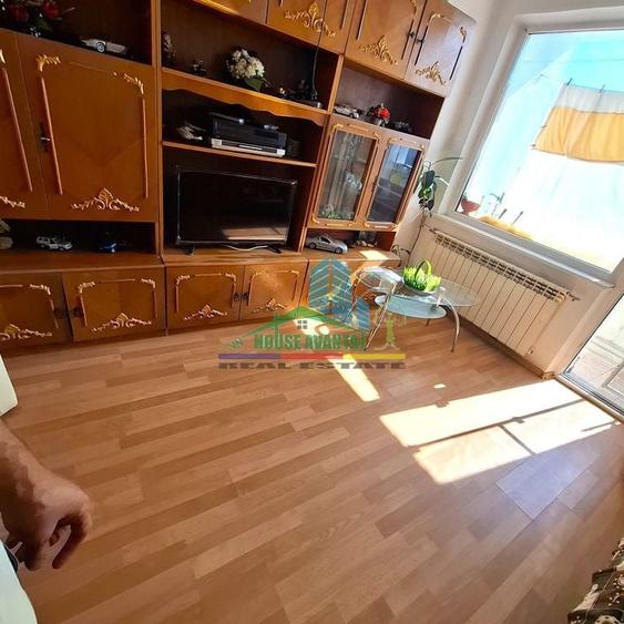 Apartament cu 3 camere decomandat în Sud