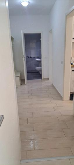 Apartament cu 2 camere decomandat în Tractorul