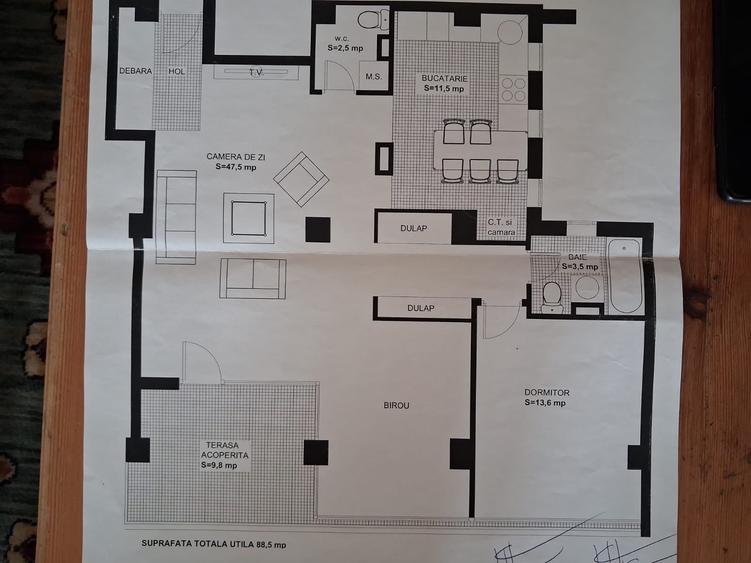 Apartament cu 3 camere semidecomandat, mobilat în Central