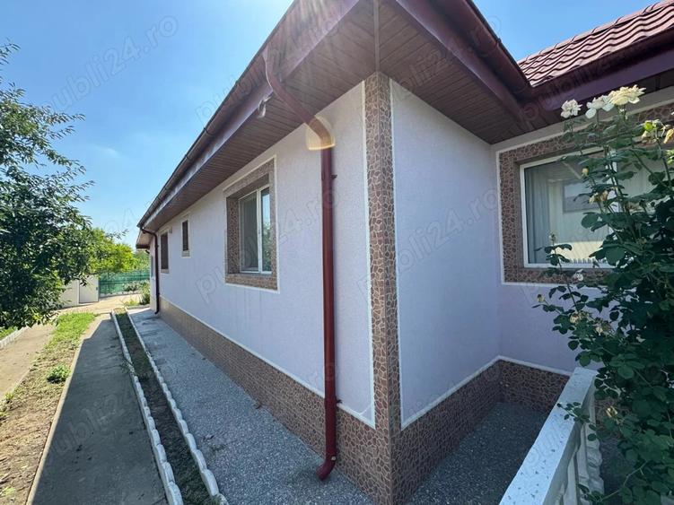 Casă cu 4 camere cu Teren 2405 Mp în Vasile Alecsandri